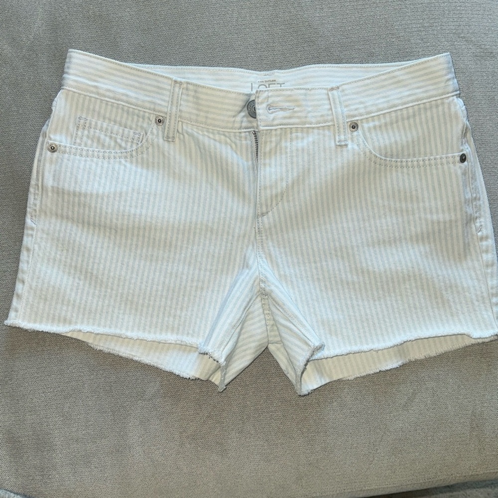 Ann Taylor LOFT. Jean shorts. Size 27 (4)